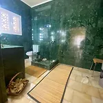 View Stylish Penthouse Semesterbostad *