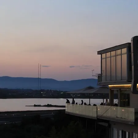View Stylish Penthouse Feriehus