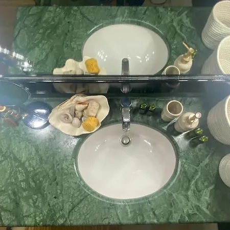 View Stylish Penthouse Nyaraló *