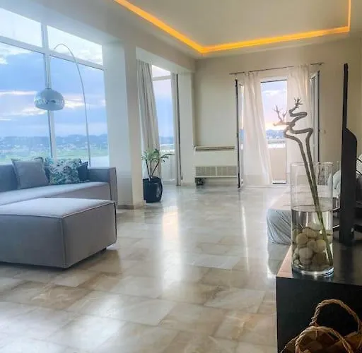 View Stylish Penthouse Semesterbostad *